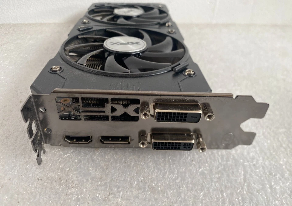 XFX AMD Radeon R7 370 2GB PCI-E R7-370P-25 VA.1 Video Graphics Card - Image 3 of 4