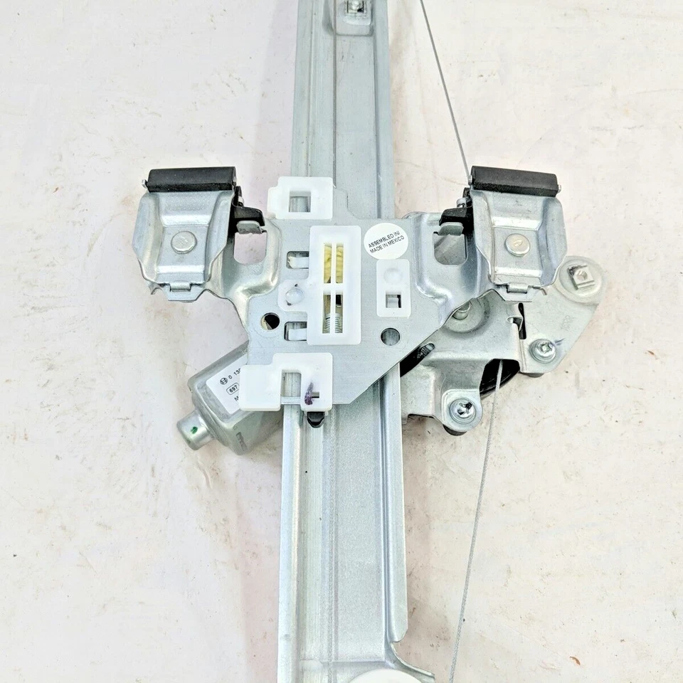 GM 22847912 подходит для заднего правостороннего регулятора стеклоподъемника Cadillac SRX 2010-2012 годов выпуска с двигателем - Изображение 2 из 4