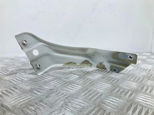 VW SCIROCCO 137, 138 Kotflügelhalter vorne rechts 1K8821136 2.00 34712028