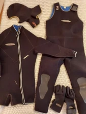 Henderson Women's 7mm Wetsuit 12 Titanium Hyperstretch 4 Piece Gloves 7/5mm Hood