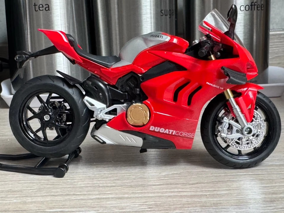 1:12 Ducati Panigale V4S Alloy Diecast Motorcycle Model Red w/ Sound & Light - Image 3 of 4