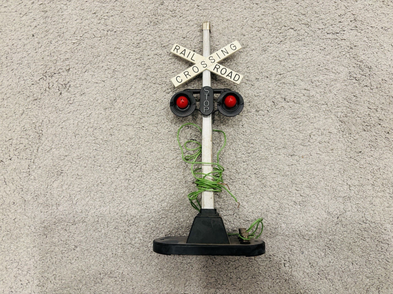 Vintage Lionel Train #154 Automatic Railroad Crossing Signal