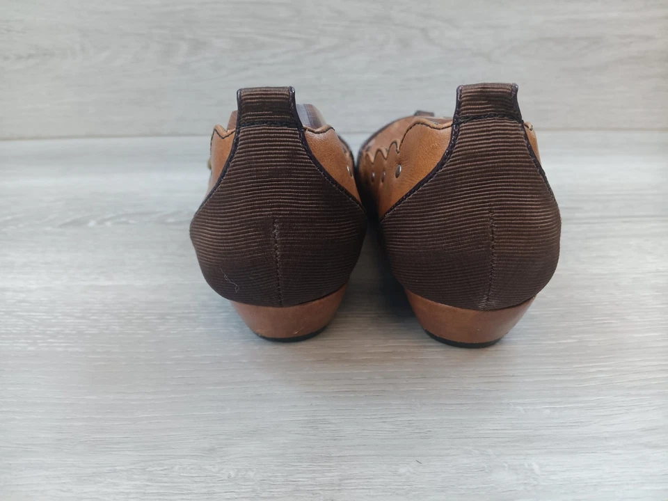 Женские мокасины Bobbi Blu коричневые синие кожаные без шнуровки с регулируемой пряжкой плоские 8,5 - Изображение 4 из 4