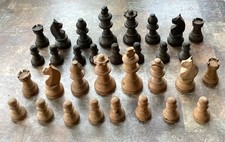 ANTIQUE VINTAGE WOODEN CHESS SET COMPLETE HEIGHT OF KING 5.8cm