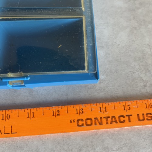 1981 Mattel Hot Wheels Wall Mount Showcase 16 Slot Blue Display Case - Picture 2 of 17
