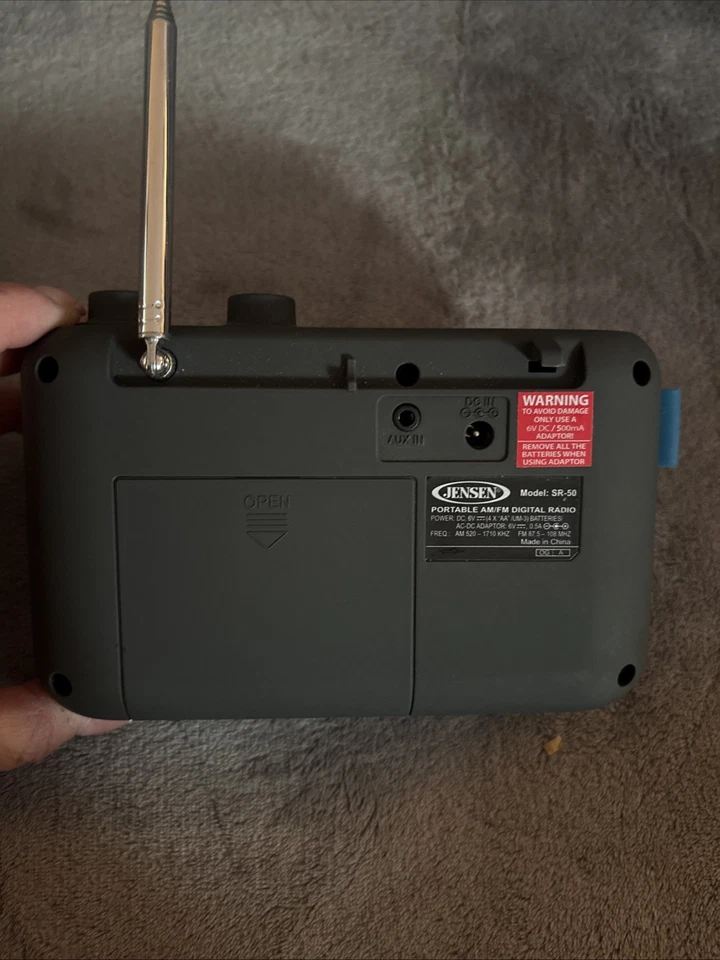 Receptor portátil de mano compacto Jensen SR-50 AM/FM radio digital azul/blanco Foto 4 de 4
