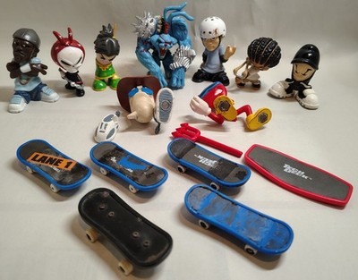 Tech Deck Dudes Lot of 9 Vintage Figures & 6 Boards Early 2000's READ DISC