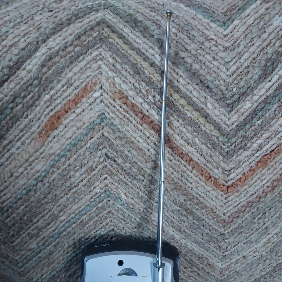 Radio portátil autoalimentada AM/FM/banda meteorológica Jensen MR-550 Foto 4 de 4