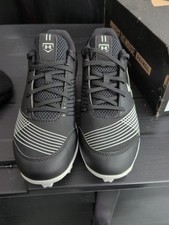 New Under Armour Glyde Girls Size 6.5 New W Box Blk/White Softball Cleats Shoes