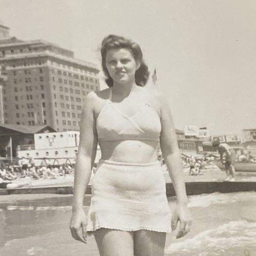 Traje de baño sexy bastante lindo de Atlantic City Beach NJ de la década de 1940 foto arriesgada P16q25 - Imagen 10 de 23