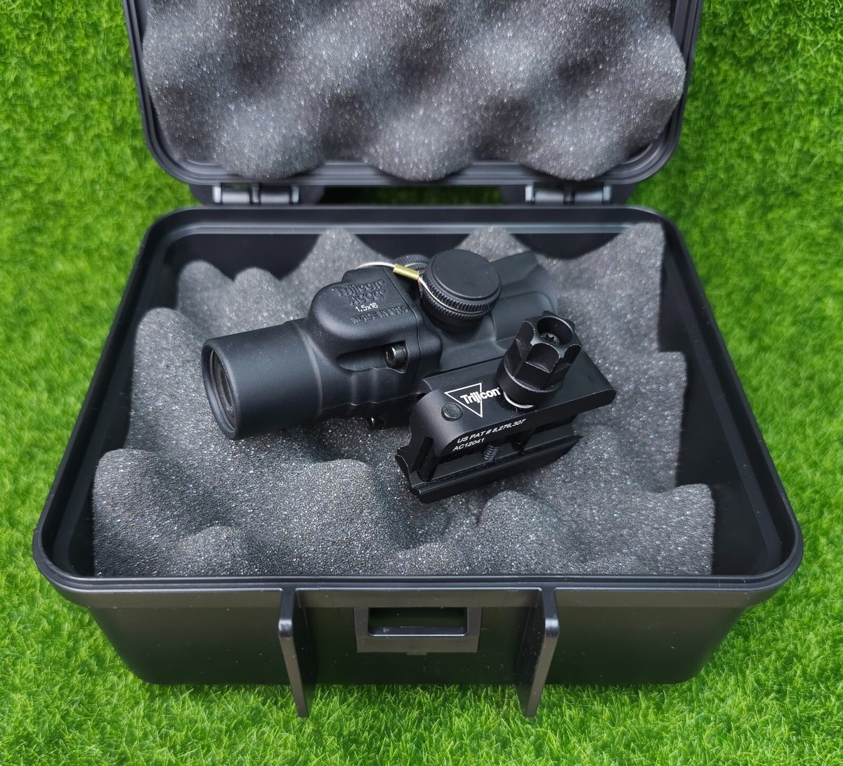 Trijicon 1.5x16S Compact ACOG Scope Q-Loc, Red Horseshoe Reticle