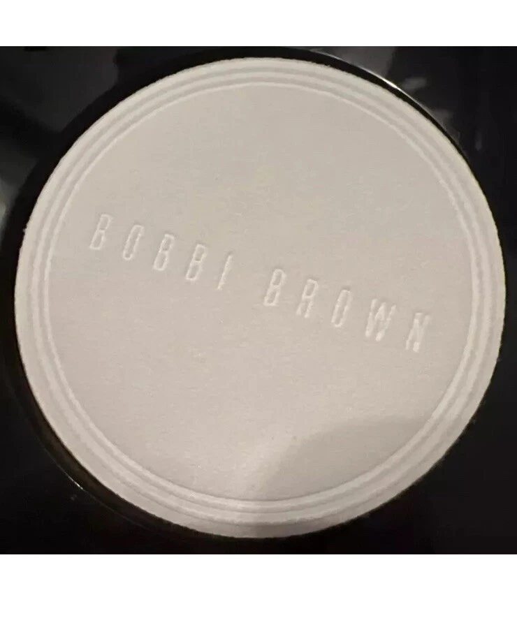 Bobbi Brown Sheer Finish Pressed Powder Pale Yellow 01 - Image 4 of 4