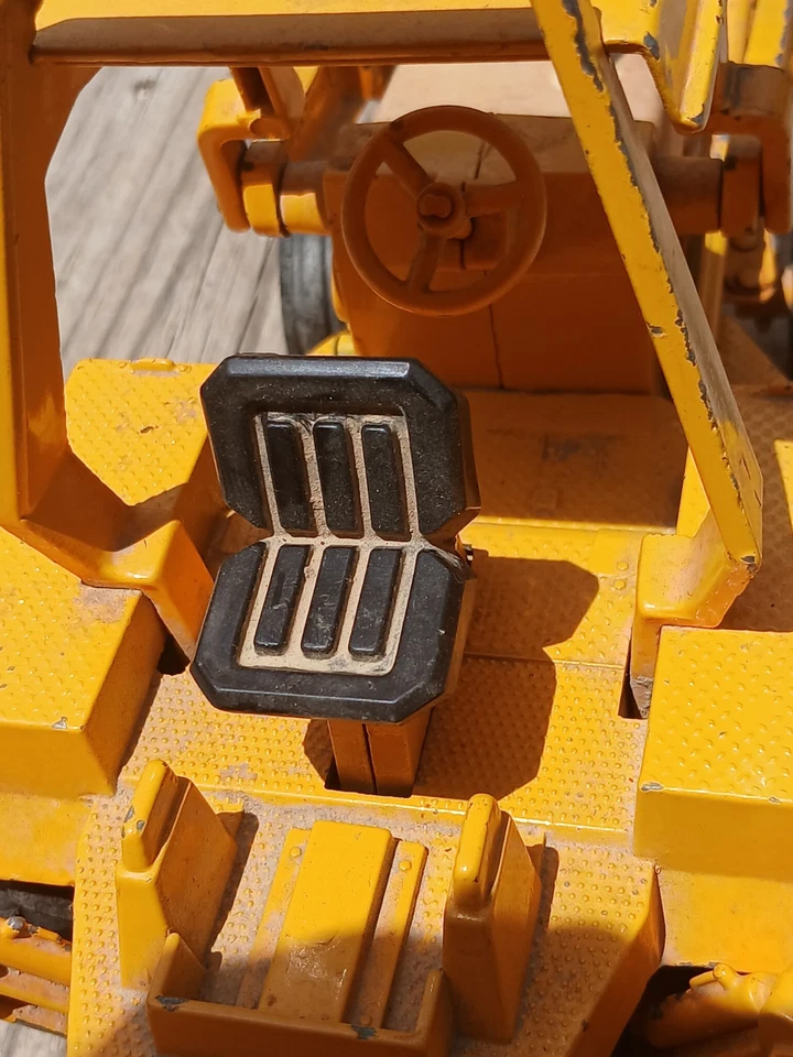 1960'sVintage Ertl 1/16 International Harvester Tractor  Backhoe STR#472 Diecast - Image 4 of 4