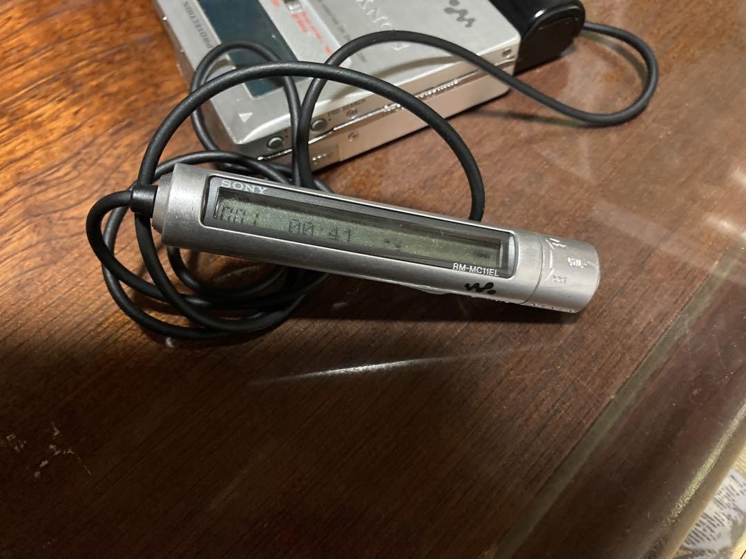 【ジャンク】SONY MDウォークマン MZ-R909 シルバー Sony MZ-R909 Silver Portable MiniDisc Player Recorder MD