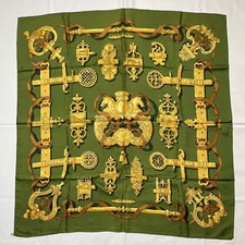 2510 259 Carr 90 Scarf Green with Tag