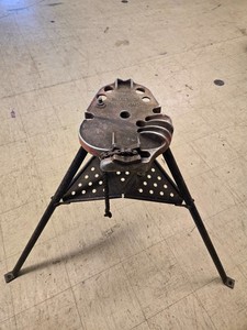 RIDGID TOOLS TRI STAND TRIPOD YOKE PIPE VISE, No. 45A