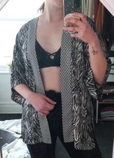 H&M ANIMAL PRINT SHORT SILKY KIMONO Festival COVER UP Zebra Tiger JACKET Black
