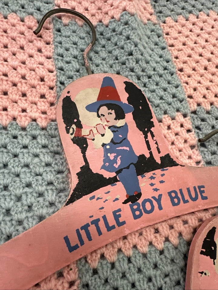 DOS perchas vintage de madera para niños niño pequeño azul rosa PLUS blankie pequeño Foto 2 de 4