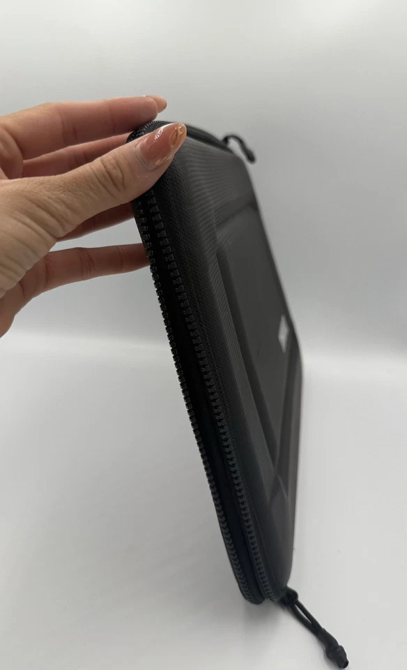 Thule Guantlet Laptop Case - Image 4 of 4