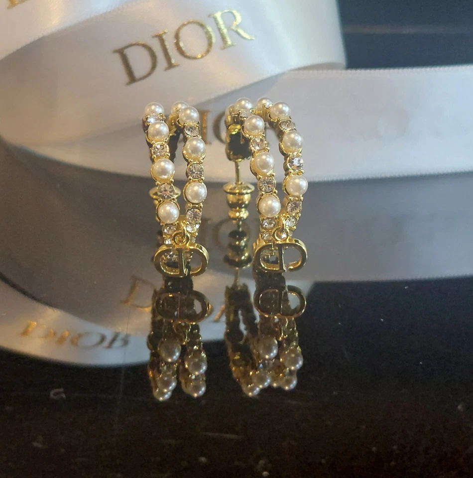 PENDIENTES DE PERLAS DIOR CD ARO - Caja y bolsa antipolvo incluidos Foto 2 de 4