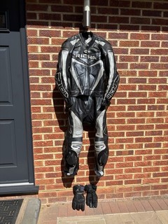 Richa One Or Two Piece Motorcycle Motorbike Leathers Suit Black And White Gloves