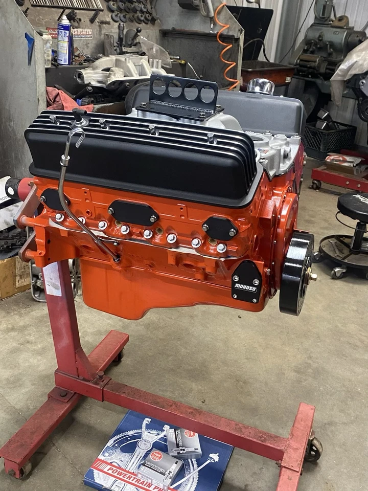 KIT de tampa/placa de bloqueio Chevy bloco pequeno (preto) - Imagem 2 de 3