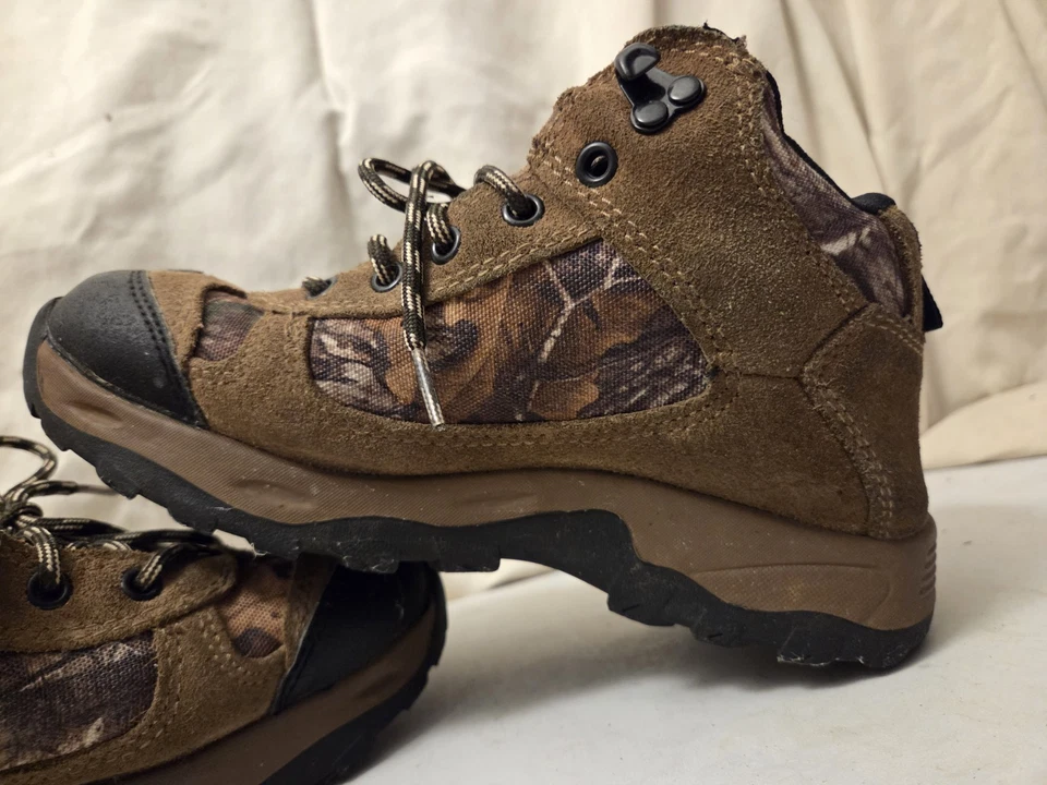 Kids Hunting Boots Size 5 - Image 2 of 4