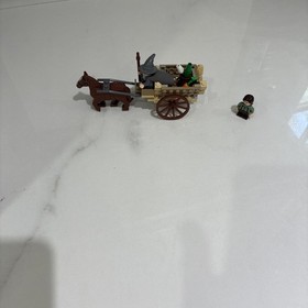 LEGO Gandalf Arrives Lord of the Rings 9469 with Gandalf and Frodo Minifigures