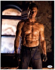 Aaron Eckhart Signed Autographed 11x14 Photo Muscles ACOA