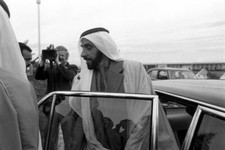 Prince Fahd at summit of Opep 1975 Sheikh Zayed bin Sultan al-Nahyan OLD PHOTO 7