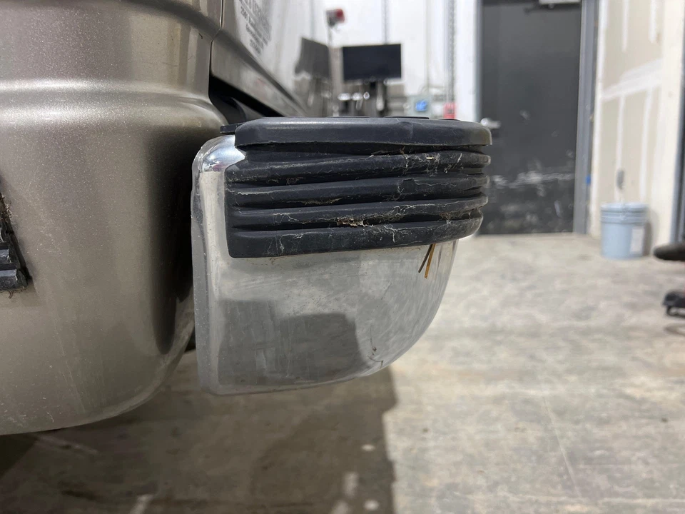 1992 - 1999 Chevy Suburban 2500 Chrome Step Bumper Foto 2 de 4