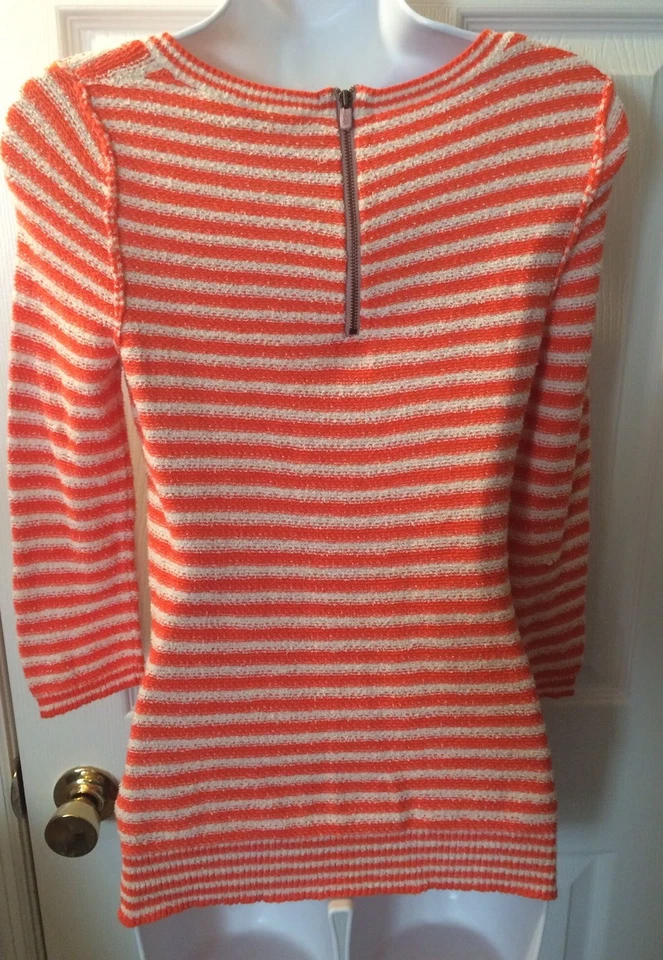 Suéter Anthropologie HWR Monograma Rayas Naranja Blanco Expuesto Cremallera Coral Talla S Foto 4 de 4