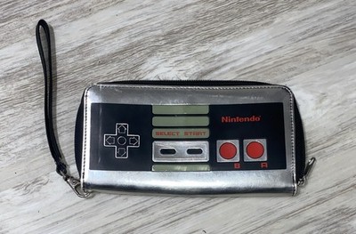 Nintendo NES Retro Gaming Controller Wallet Silver, 2016 Model