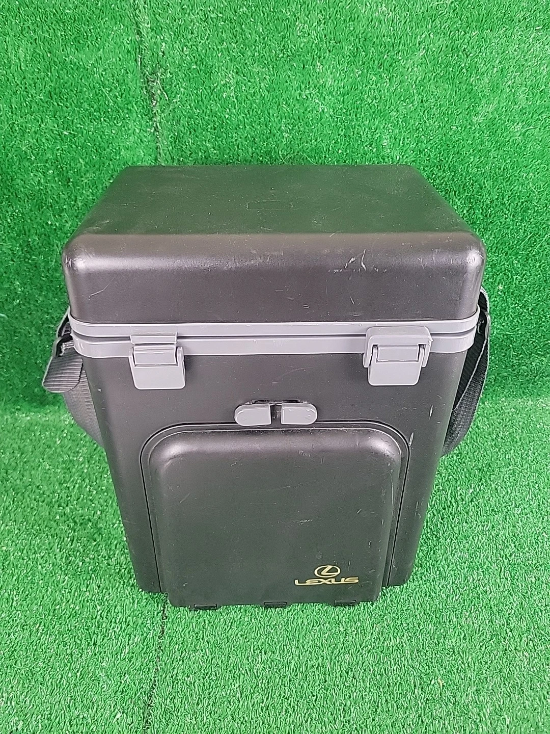 Lexus Cooler Picnic Set With Plates And Shoulder Strap