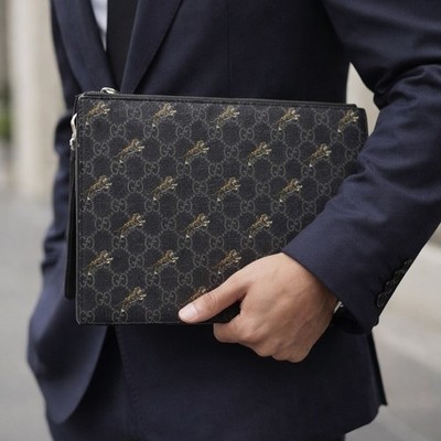 Authentic GUCCI GG supreme tiger travel clutch case with certificate