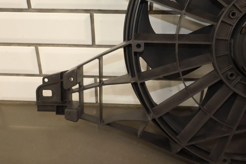 2005-2009 Cadillac XLR Electric Cooling Fan W/Shroud - Image 3 of 4