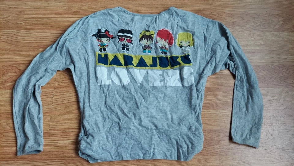 Camisa Top Niñas Harajuku Lovers Talla 12 Mezcla Algodón Gris Usada en Excelente Condición  Foto 2 de 4