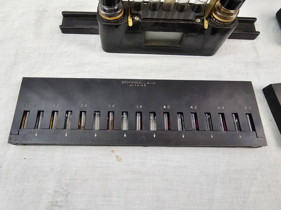 KIT COMPARADOR DE DIAPOSITIVAS VINTAGE TAYLOR PH MODELO T-2 CON ESTUCHE DE MADERA Foto 3 de 4