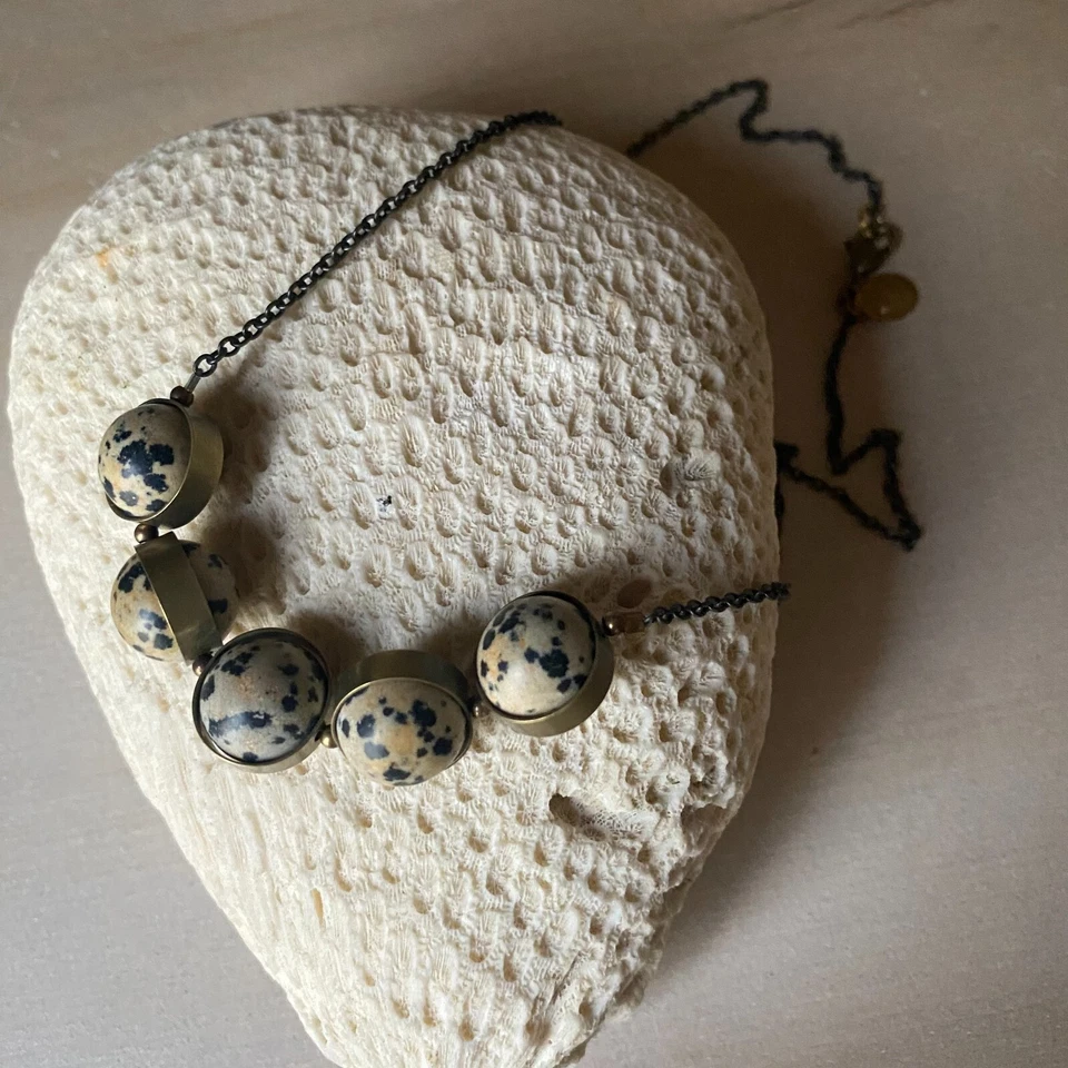 Collar de cadena boho de bronce con cuentas de jaspe dálmata Larissa Loden 18" Foto 2 de 4