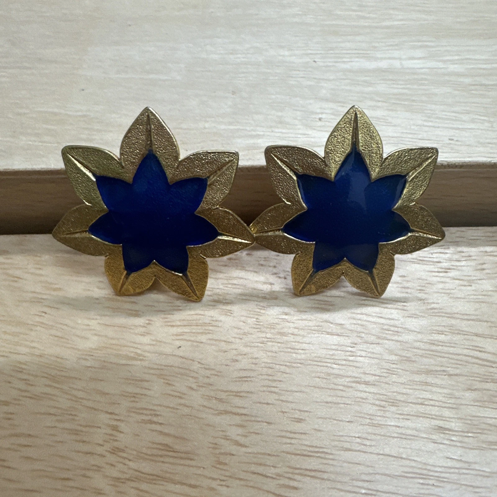 Boucle D’oreille Fleur Dorée Et Bleue Vintage