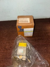 NOS OMC OEM JOHNSON EVINRUDE 5001221 HOUSING AND PUMP ASSEMBLY . B471