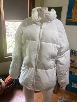PULL & BEAR PUFFER COAT whit black zipper/. Worn twice 