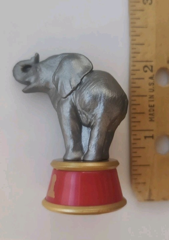 Ho Scale  REPUBLICAN Elephant Made Of Gray Plastic 