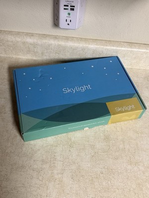 SKYLIGHT FRAME 10'' Touchscreen Digital Picture Frame Black  100DBT Skylight 2