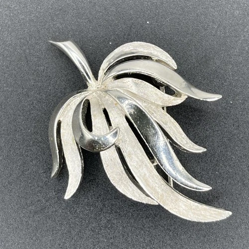 Vintage Silver Tone Trifari Leaf Brooch Pin Jewelry