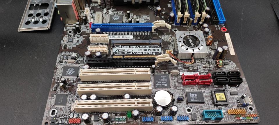 Mainboard ASUS A8N-SLI Deluxe nForce SLI Sockel 939, AMD Athlon 3500+, 2GB DDR1 - Bild 2 von 4