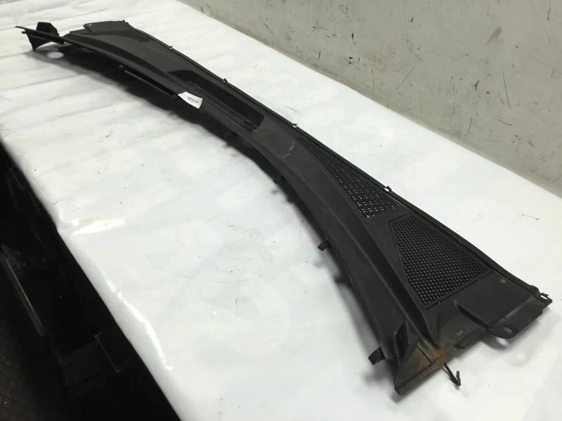 2006 LEXUS RX400H HYBRID WINDSHIELD COWL VENT PANEL OEM - Image 3 of 4