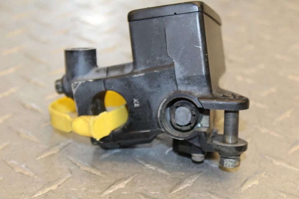 Suzuki Bandit 1200 GSF1200S 1997 cilindro maestro de freno delantero Foto 2 de 4