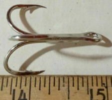 30 Eagle claw L675M curved point 3x Treble Ho...