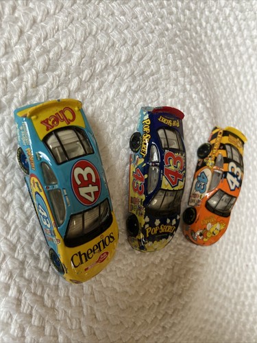 Nascar #43 Richard Petty Cheerios Race Car - Picture 2 of 4